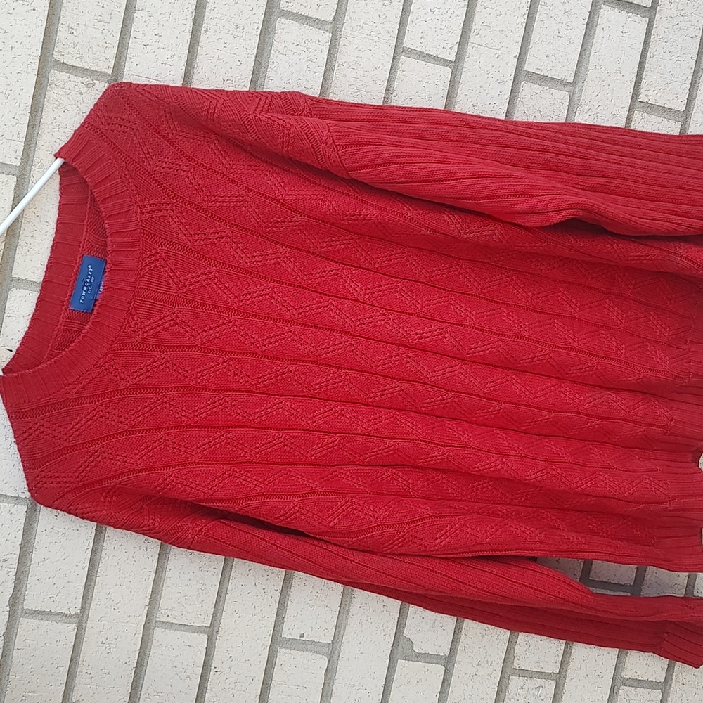 Red Sweater - Picture 4 of 9